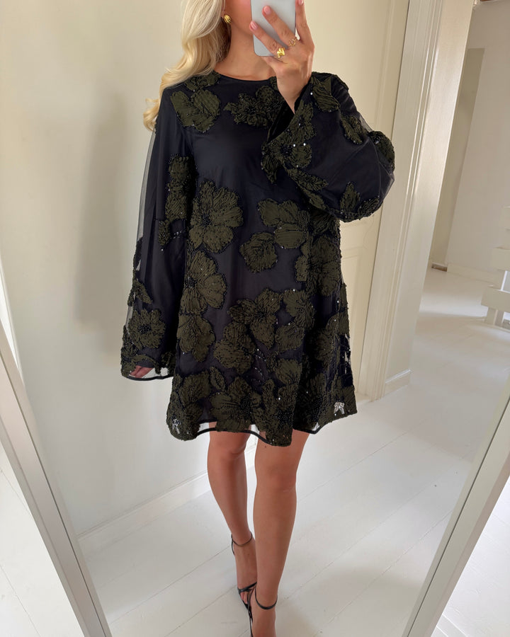 Y.A.S kjole flouing ls black