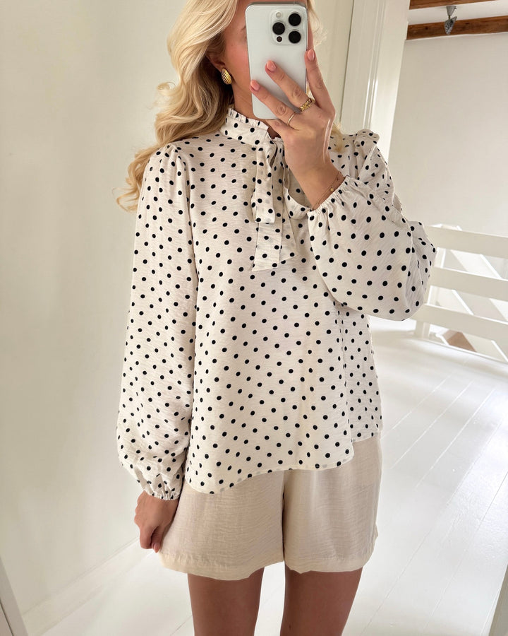 Only skjorte maizee ls frill cloud dancer/small black dot
