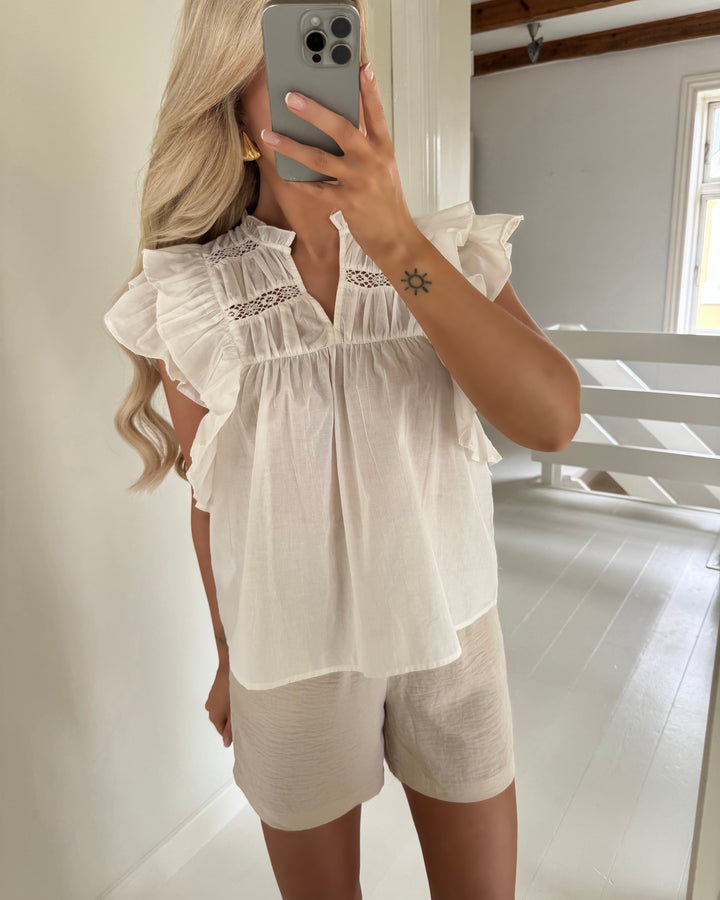 Only top sunny life capsl frill cloud dancer