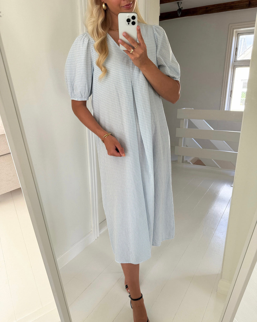 Pieces kjole alma 2/4 v-neck midi wvn d2d cashmere blue/bright whi