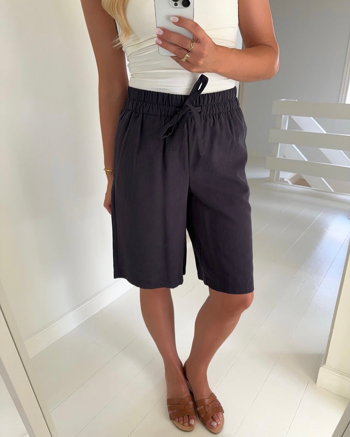 Vero Moda shorts carmen hw long obsidian