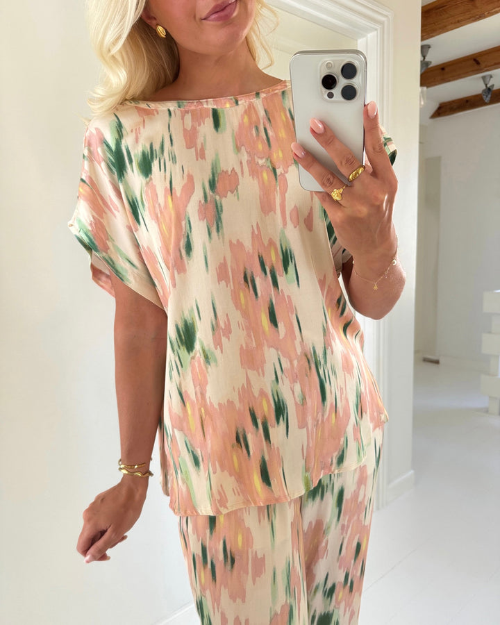 Sister's Point top emily-ss green/coral graphic
