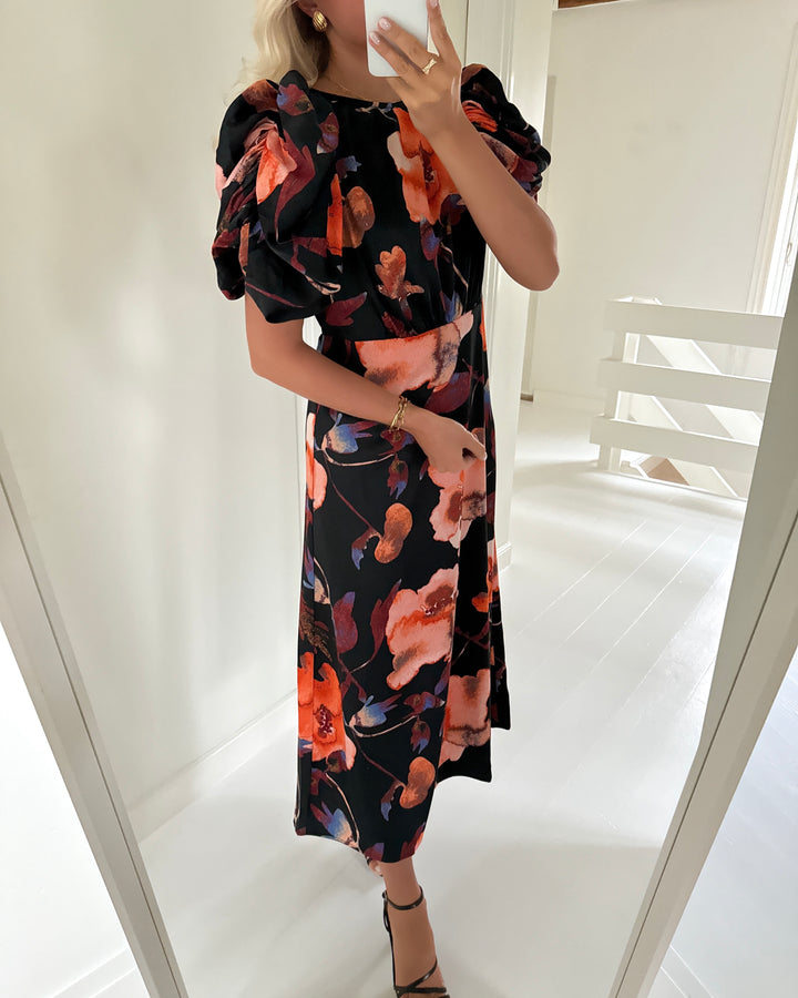 Y.A.S kjole pella 2/4 black