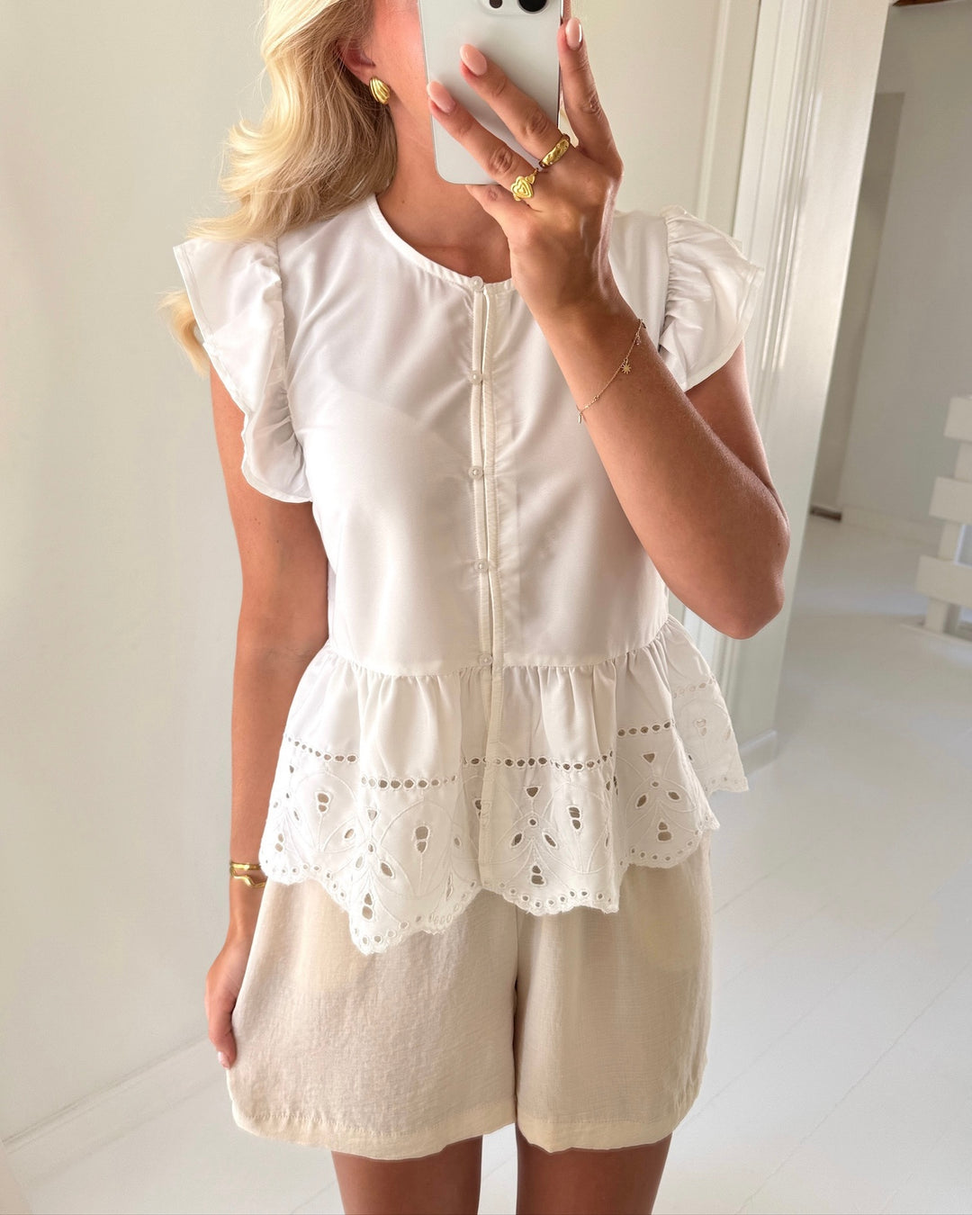 Sister's Point top iben-sl cream