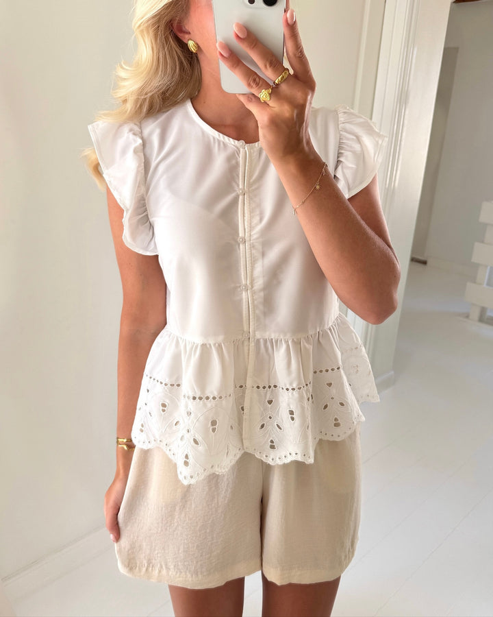Sister's Point top iben-sl cream