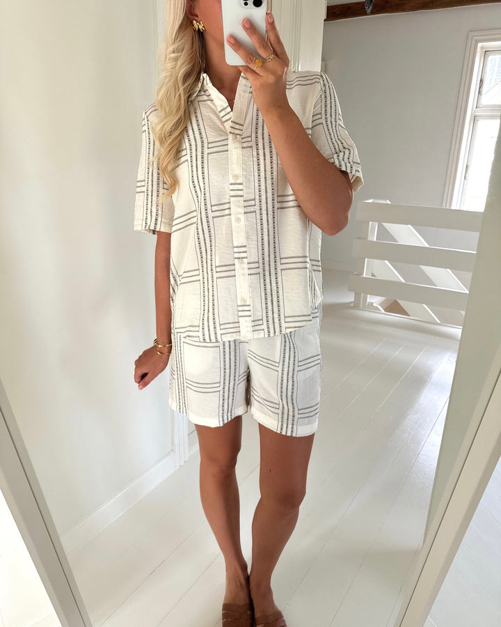 Vero Moda shorts josie berta hw wvn ga cloud dancer/berta