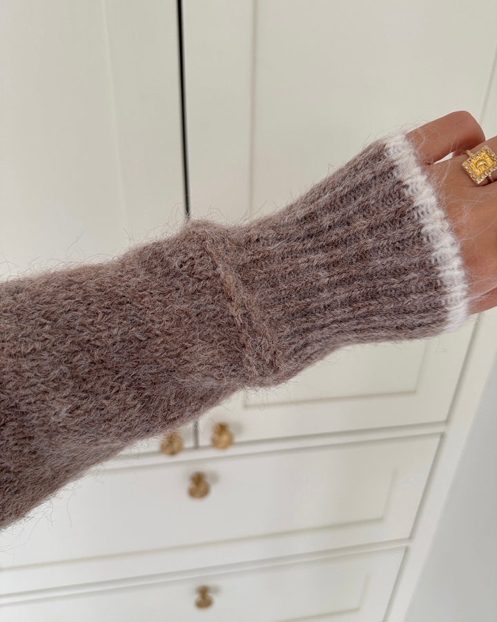 Pieces striktrøje ivy ls o-neck contrast greige white contrast - FORUDBESTILLING LEV. UGE 12