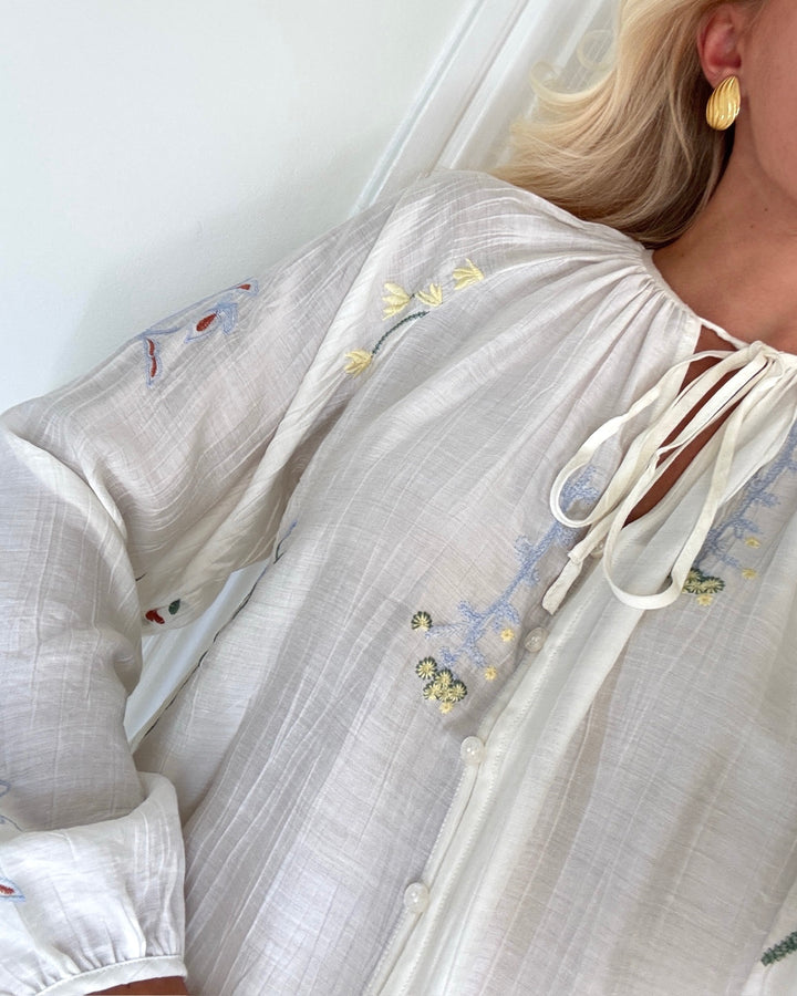 Vero Moda top lina ls emb snow white/colorful embroidery