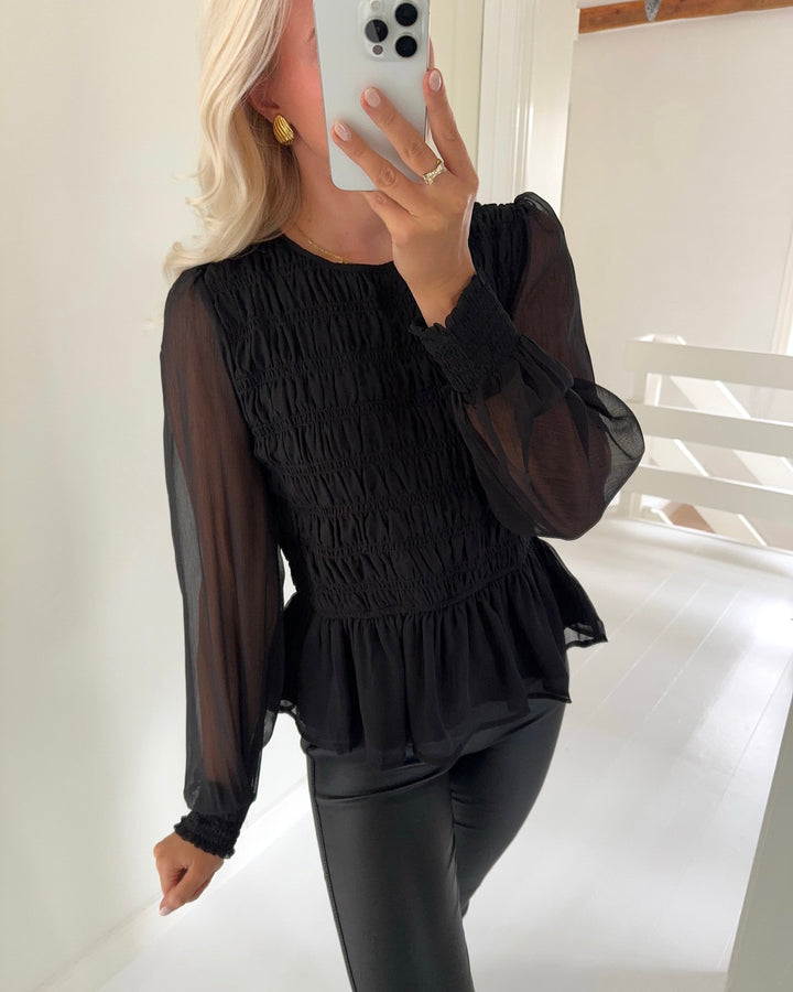 Sister's Point bluse uda-ls black - FORUDBESTILLING LEV. UGE 46