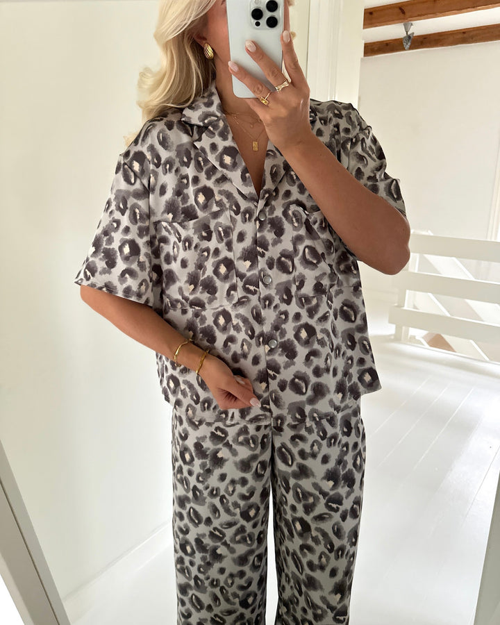 Love&Divine skjorte love1175-1 blurred leo