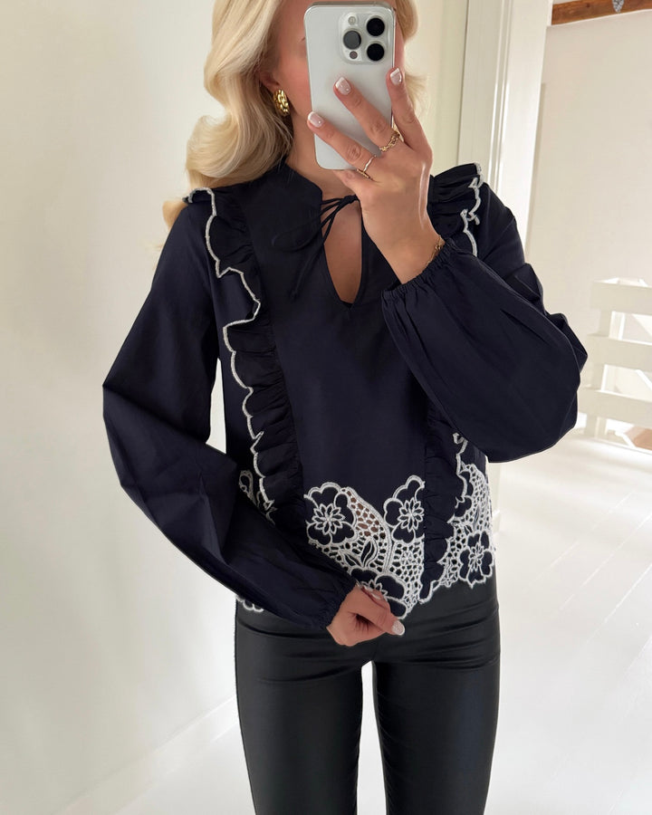 JDY bluse holly ls wvn night sky/white embroidery