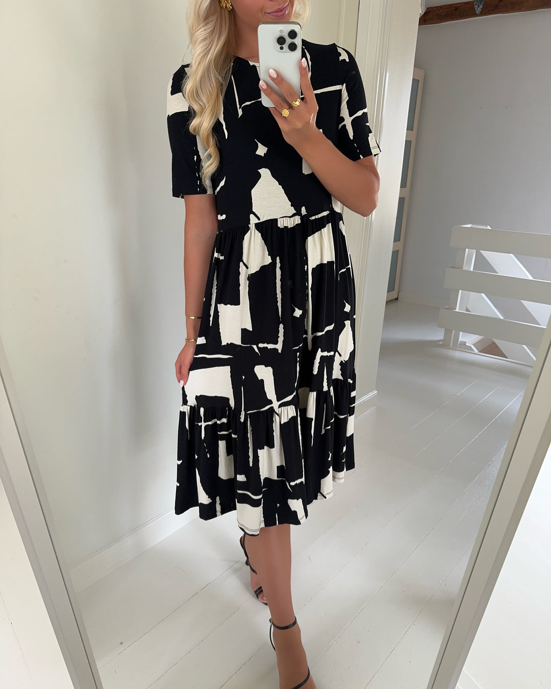 Vero Moda kjole mitsi 2/4 o-neck calf jrs black/white abstract print