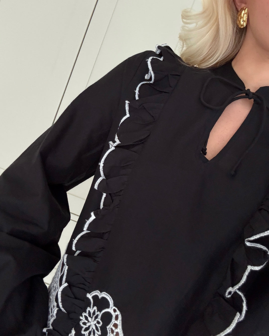 JDY bluse holly ls wvn black/white embroidery