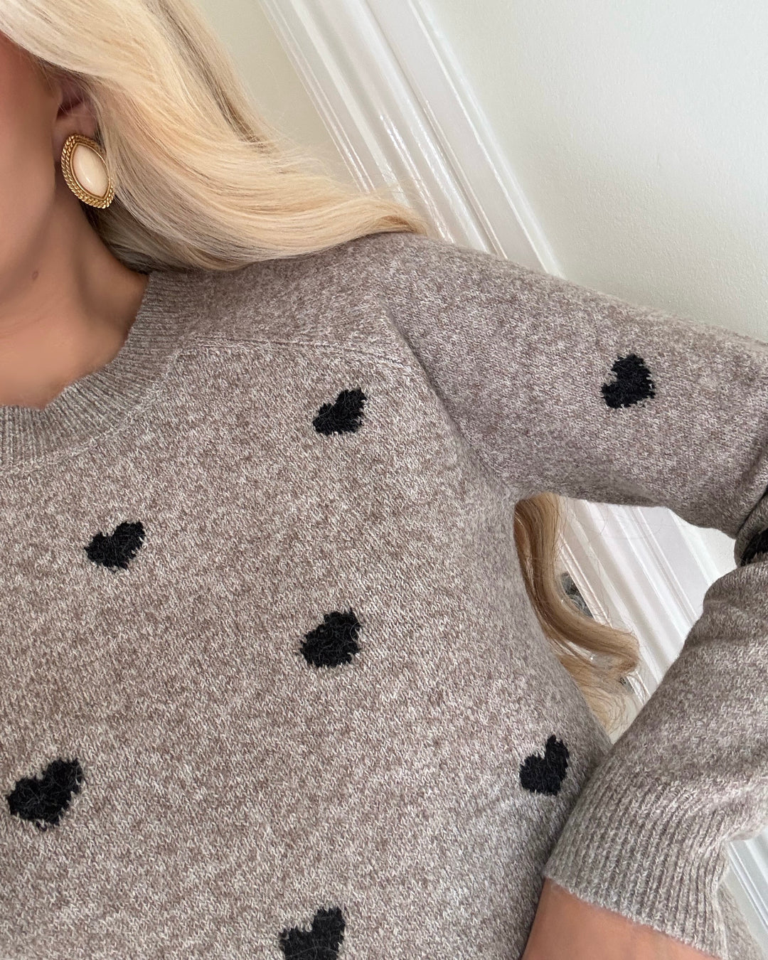 Vero Moda sweater doffy intarsia ls o-neck moon rock/black hearts