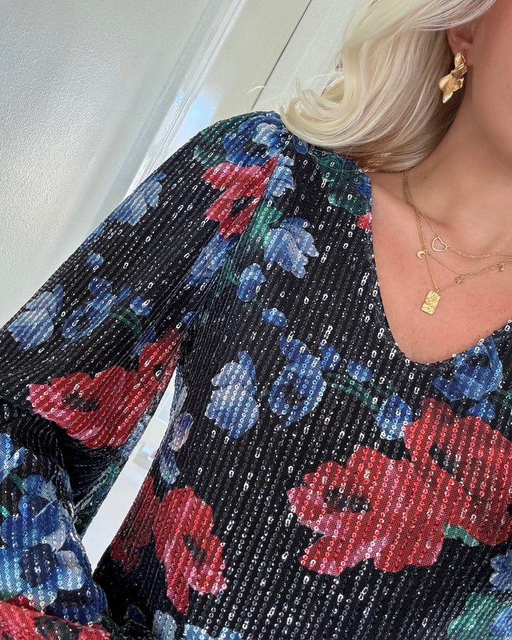 Y.A.S kjole poera ls sequin black poera print - FORUDBESTILLING LEV. UGE 48