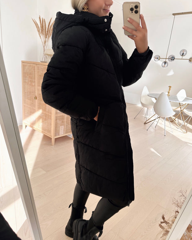Jamilla long puffer jacket black - FORUDBESTILLING LEV. UGE 49/50
