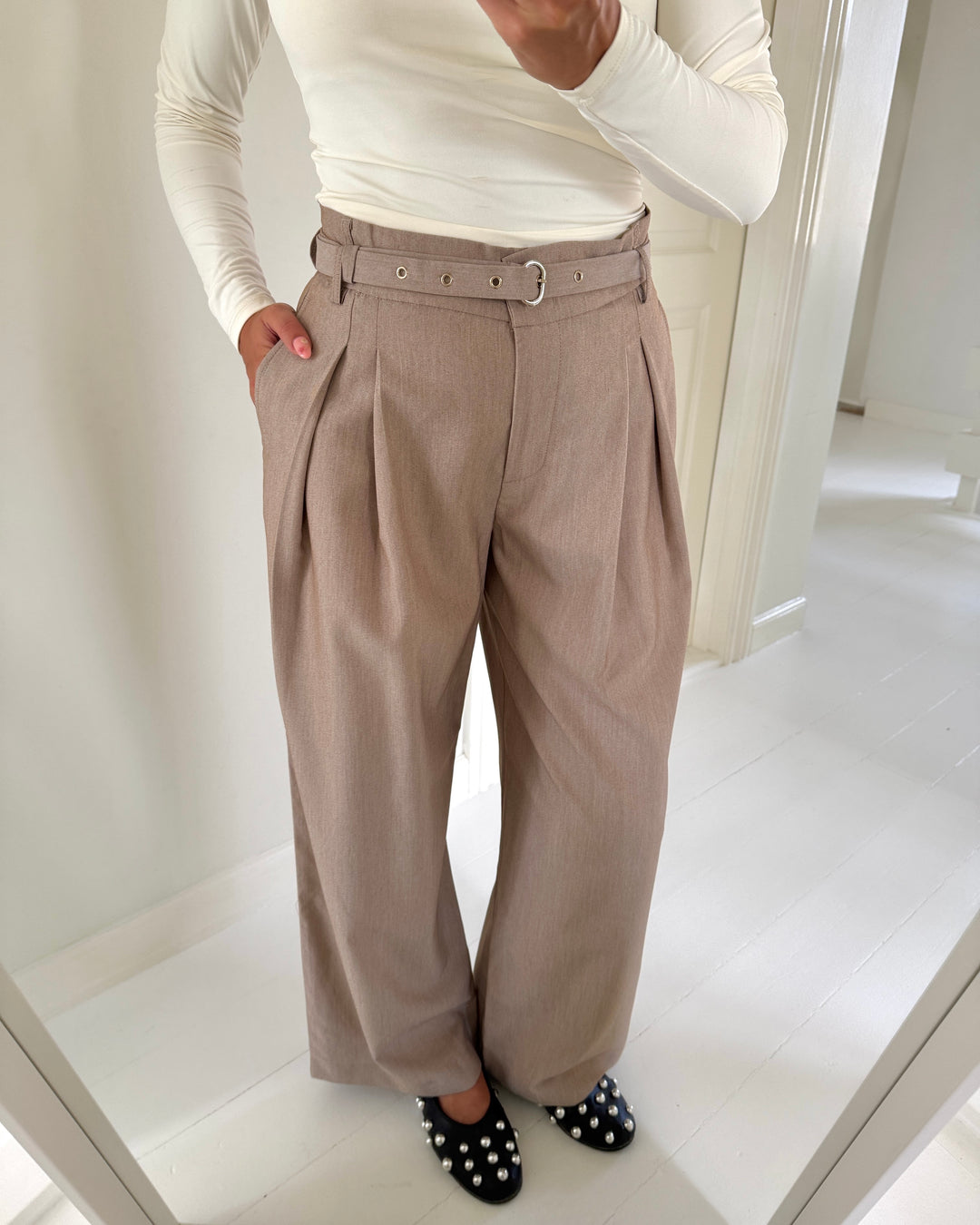 Vero Moda bukser bellis hw wide belt mocha meringue melange/gold buckle/eyelet