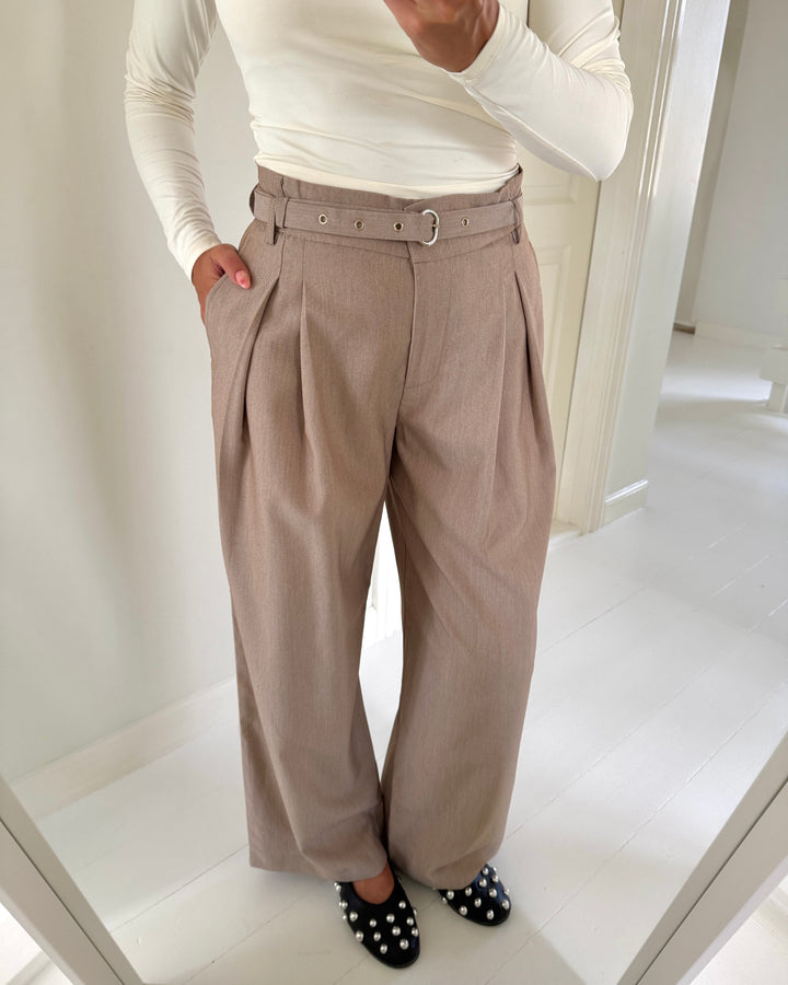 Vero Moda bukser bellis hw wide belt mocha meringue melange/gold buckle/eyelet