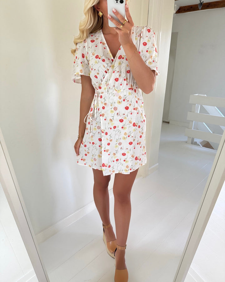 Vero Moda kjole josie ss wrap cloud dancer/lina