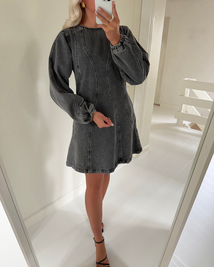 Moves kjole reyna stone black