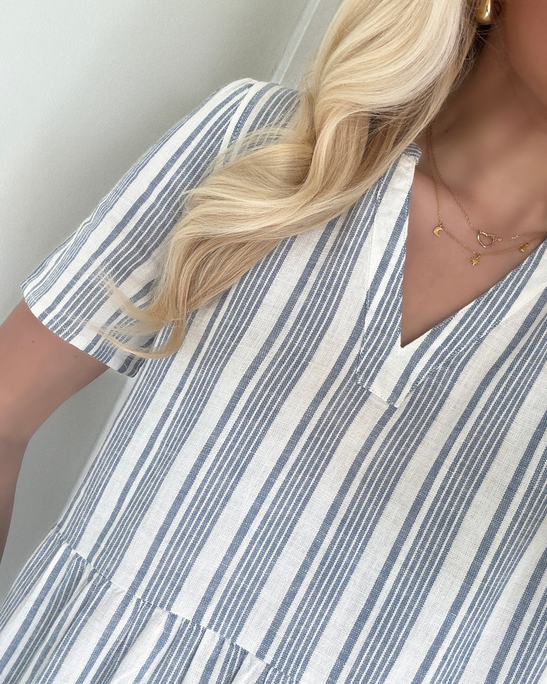 Only kjole titi-caro ss v-neck lin coronet blue/bright white