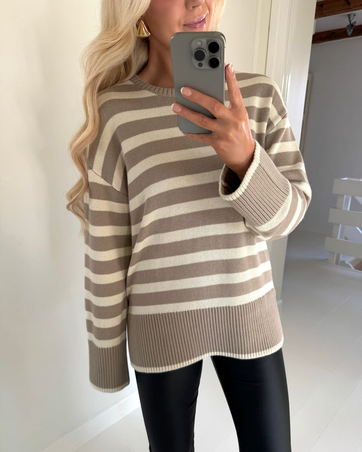 Pieces striktrøje ava ls o-neck slit knit crockery/birch - FORUDBESTILLING LEV. UGE 40