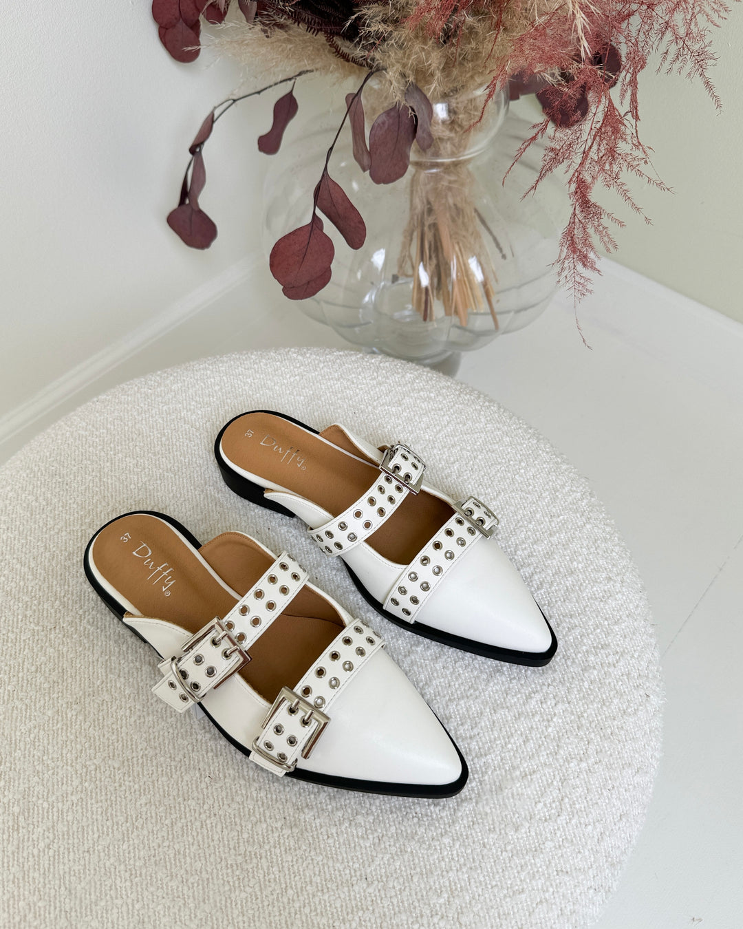 Duffy slip in 97-21156 white