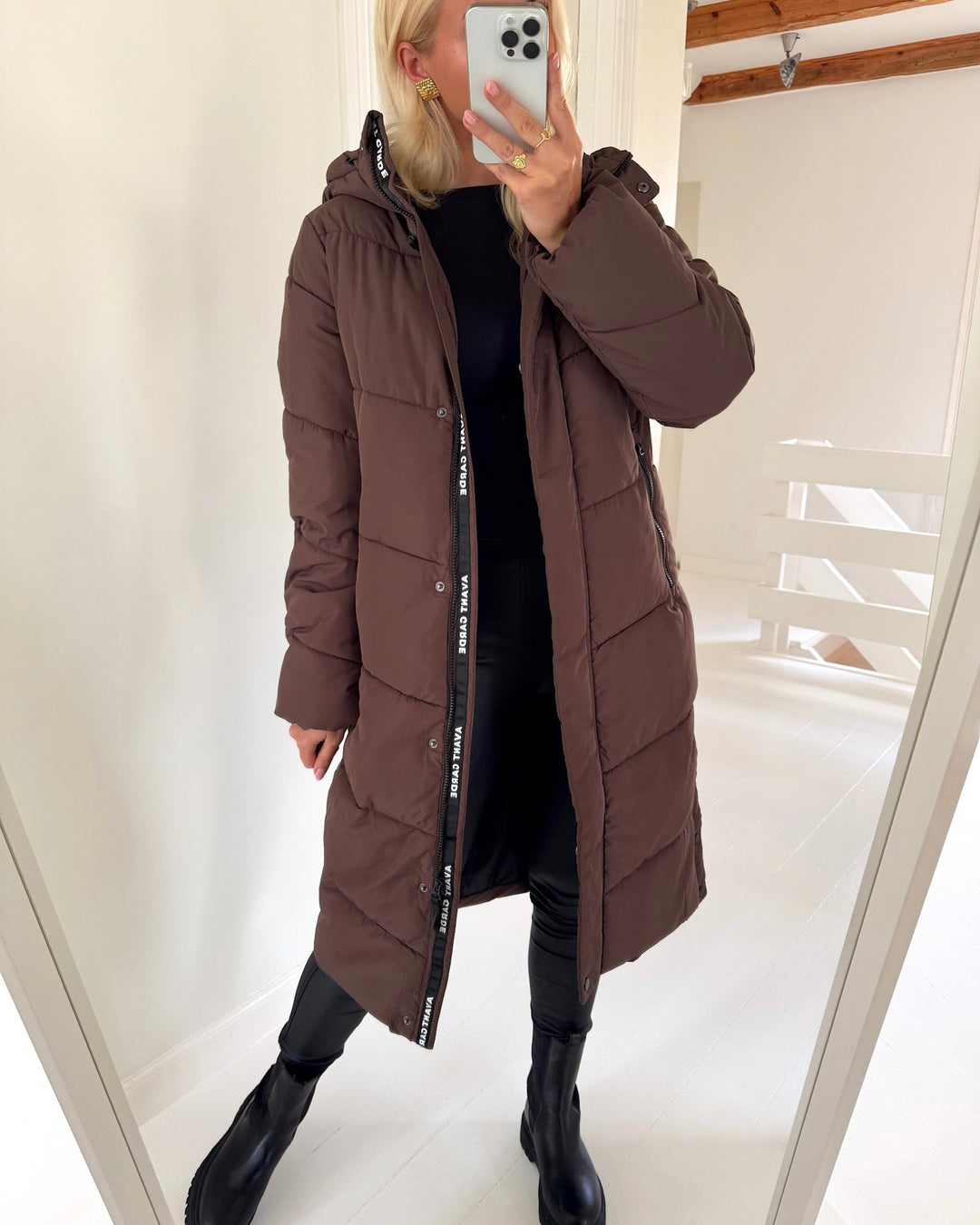 Only vinterjakke maggi long puffer chocolate brown