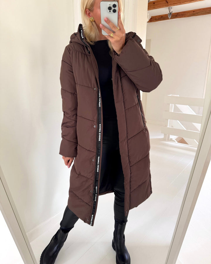 Only vinterjakke maggi long puffer chocolate brown