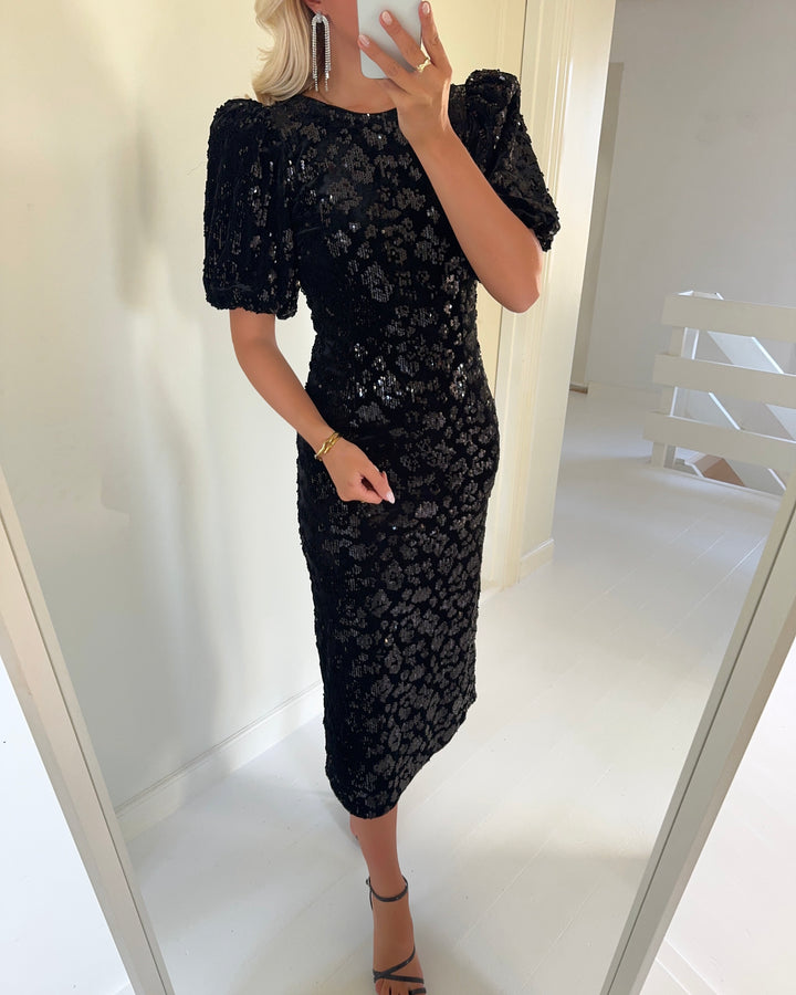 Y.A.S kjole sofie 2/4 sequin midi black/w. sequins