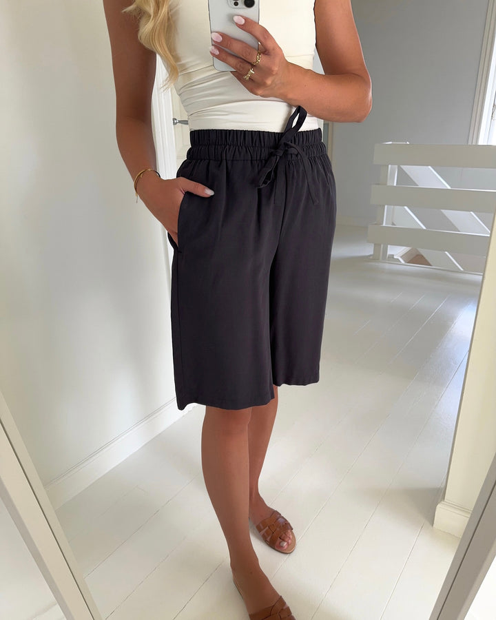 Vero Moda shorts carmen hw long obsidian