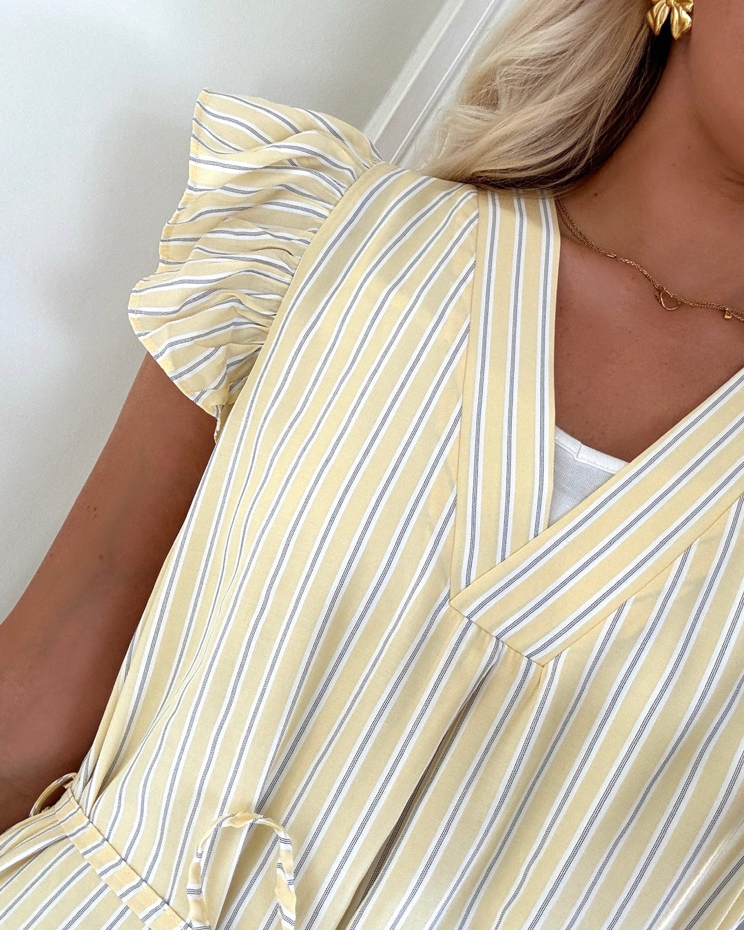 Love&Divine kjole love1383 banana/stripe - FORUDBESTILLING LEV. UGE 34
