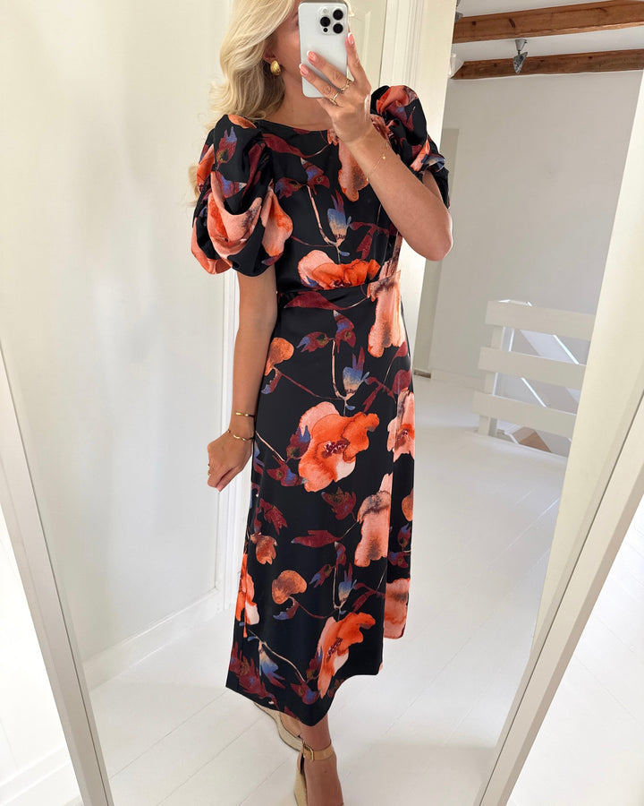 Y.A.S kjole pella 2/4 long black pilana aop - FORUDBESTILLING LEV. UGE 18