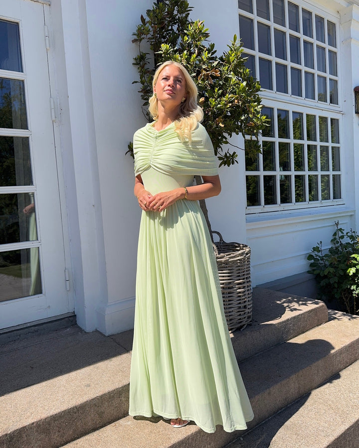 Vero Moda kjole rosetta cape detail maxi celadon green - FORUDBESTILLING LEV. UGE 23