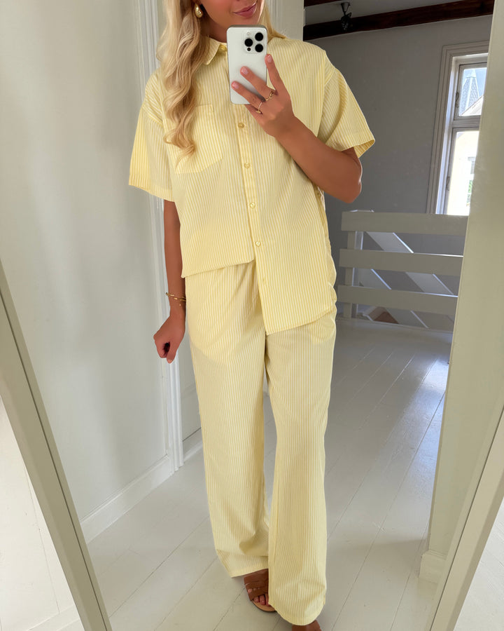Pieces bukser femme hw straight wvn d2d pale banana/cloud dancer