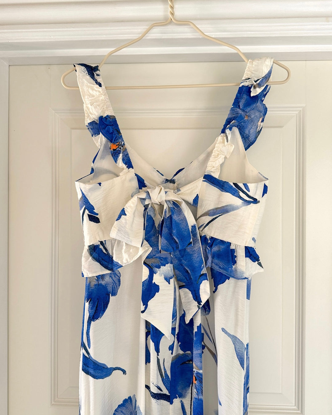 Only kjole hyaci sl frill long bright white big blue