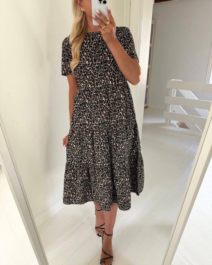 Vero Moda kjole paisley ss o-neck black/leo - FORUDBESTILLING LEV. UGE 37