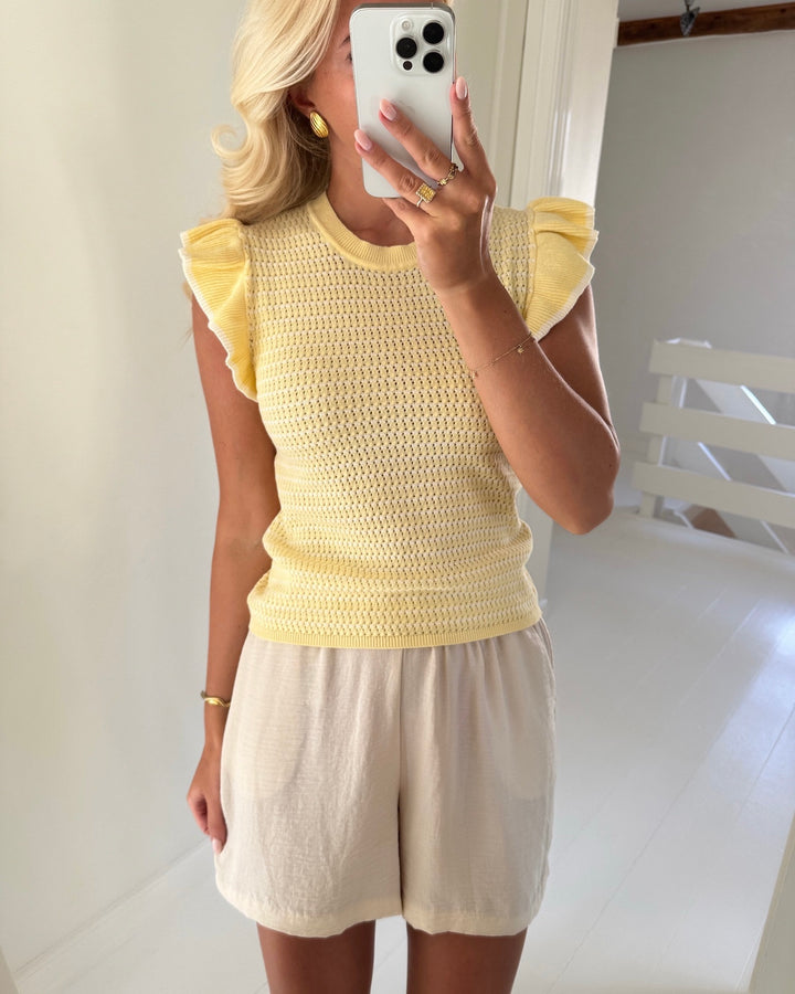 JDY top carice sl frill double cream/w. cloud dancer structure