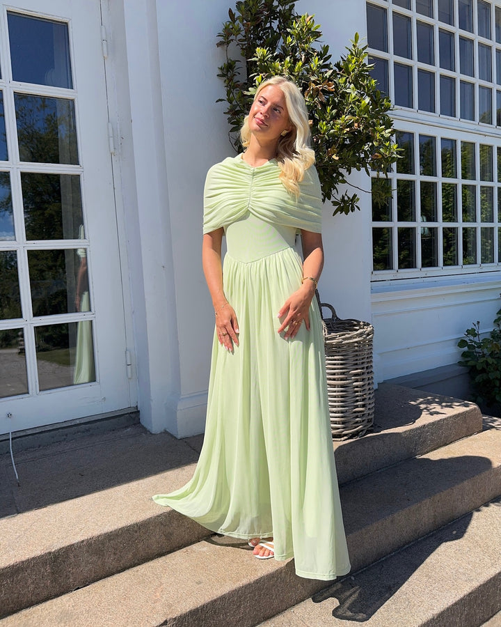 Vero Moda kjole rosetta cape detail maxi celadon green - FORUDBESTILLING LEV. UGE 23
