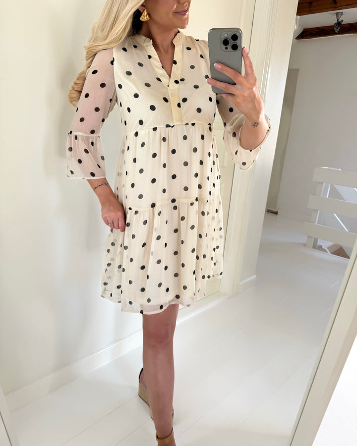 Vero Moda kjole smilla 3/4 short sandshell/big dot black