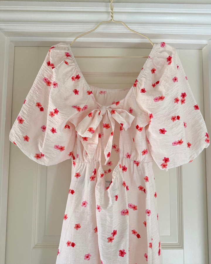 Vero Moda kjole odette 2/4 short cloud dancer/hibiscus