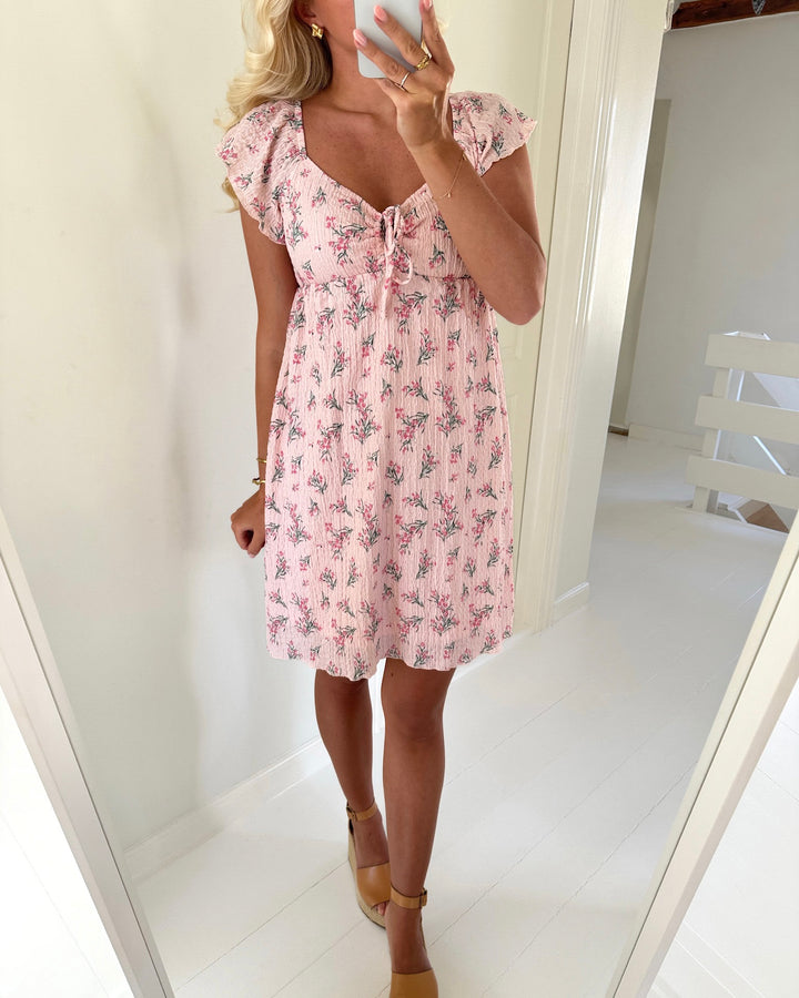 Only kjole dua frill sleeve pale lilac(cindy) floral laurel whreat