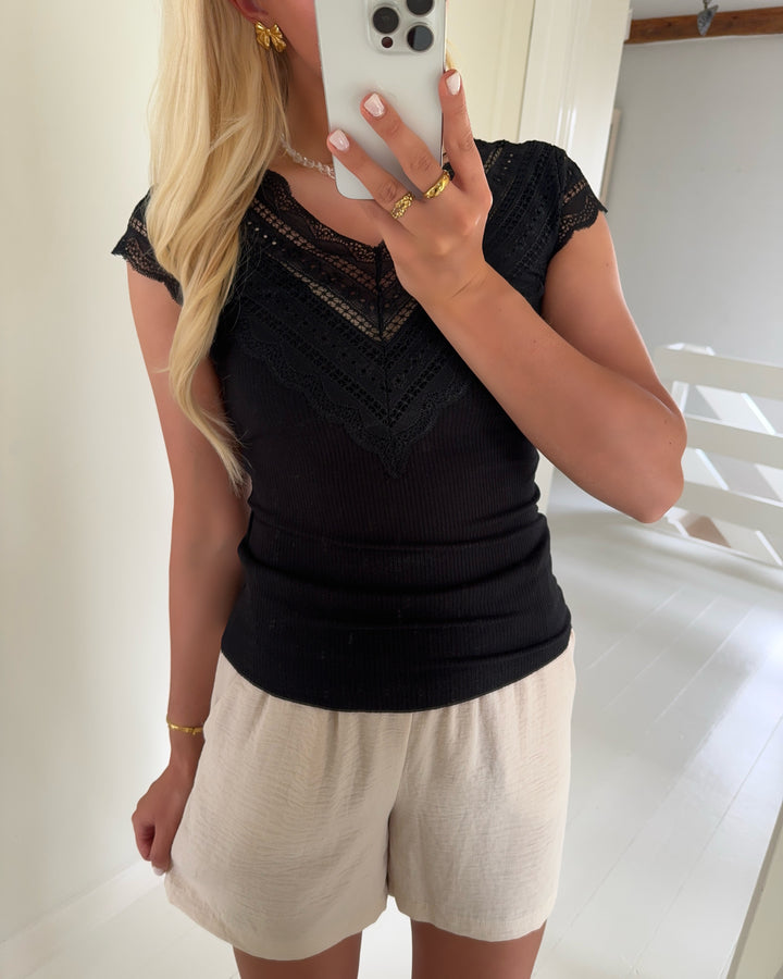 Y.A.S top ellina capsleeve black