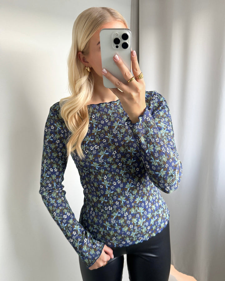 Aware by Vero Moda bluse julia blue ribbon/flower