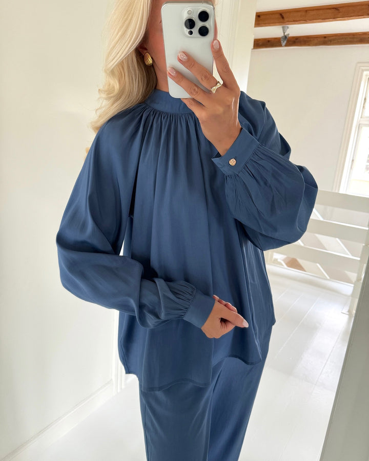 Love&Divine bluse love 1201 mid blue - FORUDBESTILLING LEV. UGE 48