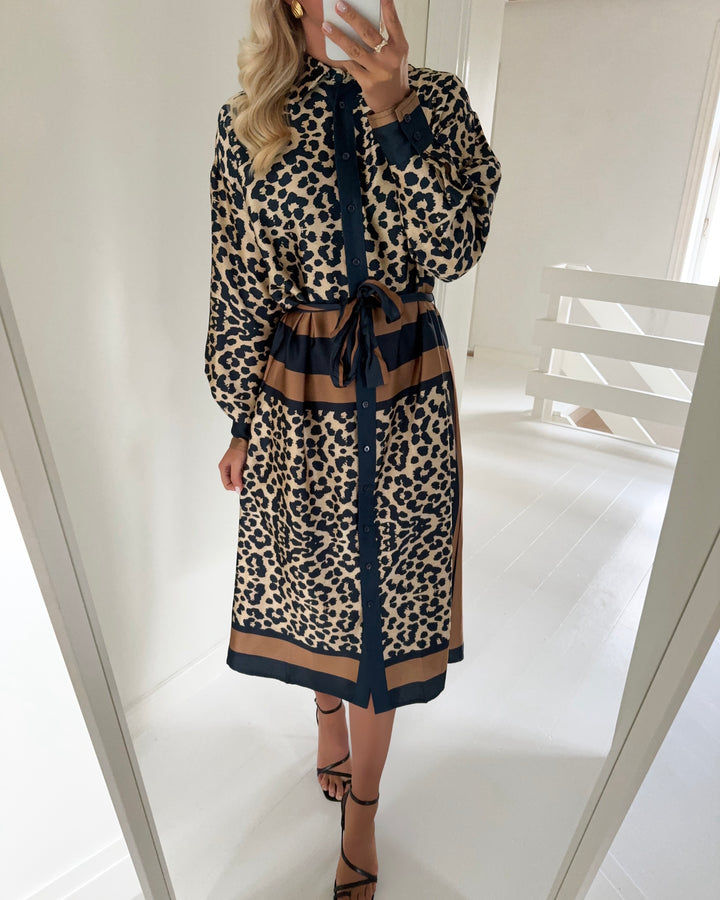 Love&Divine kjole love1394 navy leo