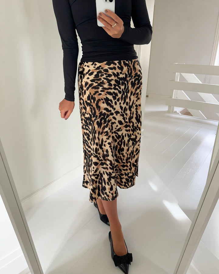 Y.A.S nederdel pella hw midi black/leo print