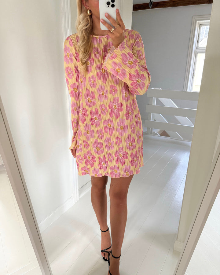 Pieces kjole amber ls short wvn kca mellow yellow/pink flower