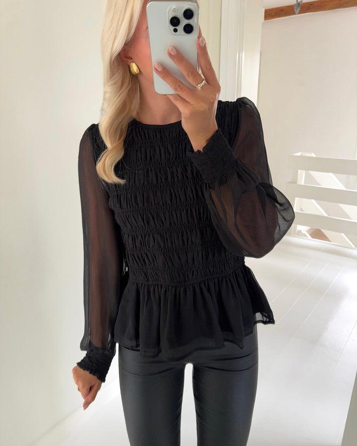 Sister's Point bluse uda-ls black - FORUDBESTILLING LEV. UGE 46