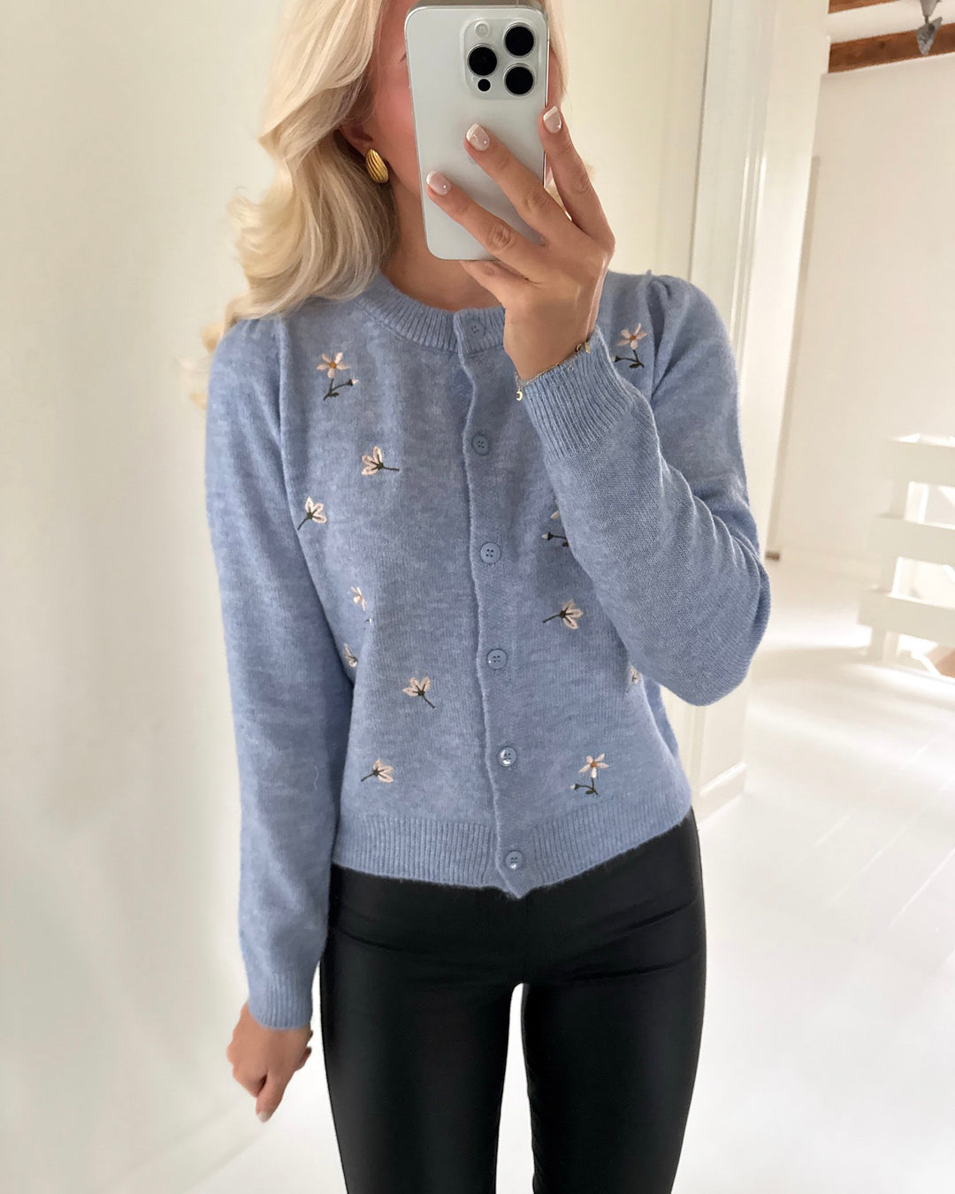 Vero Moda cardigan fiorella emb ls o-neck brunnera blue/embroidery